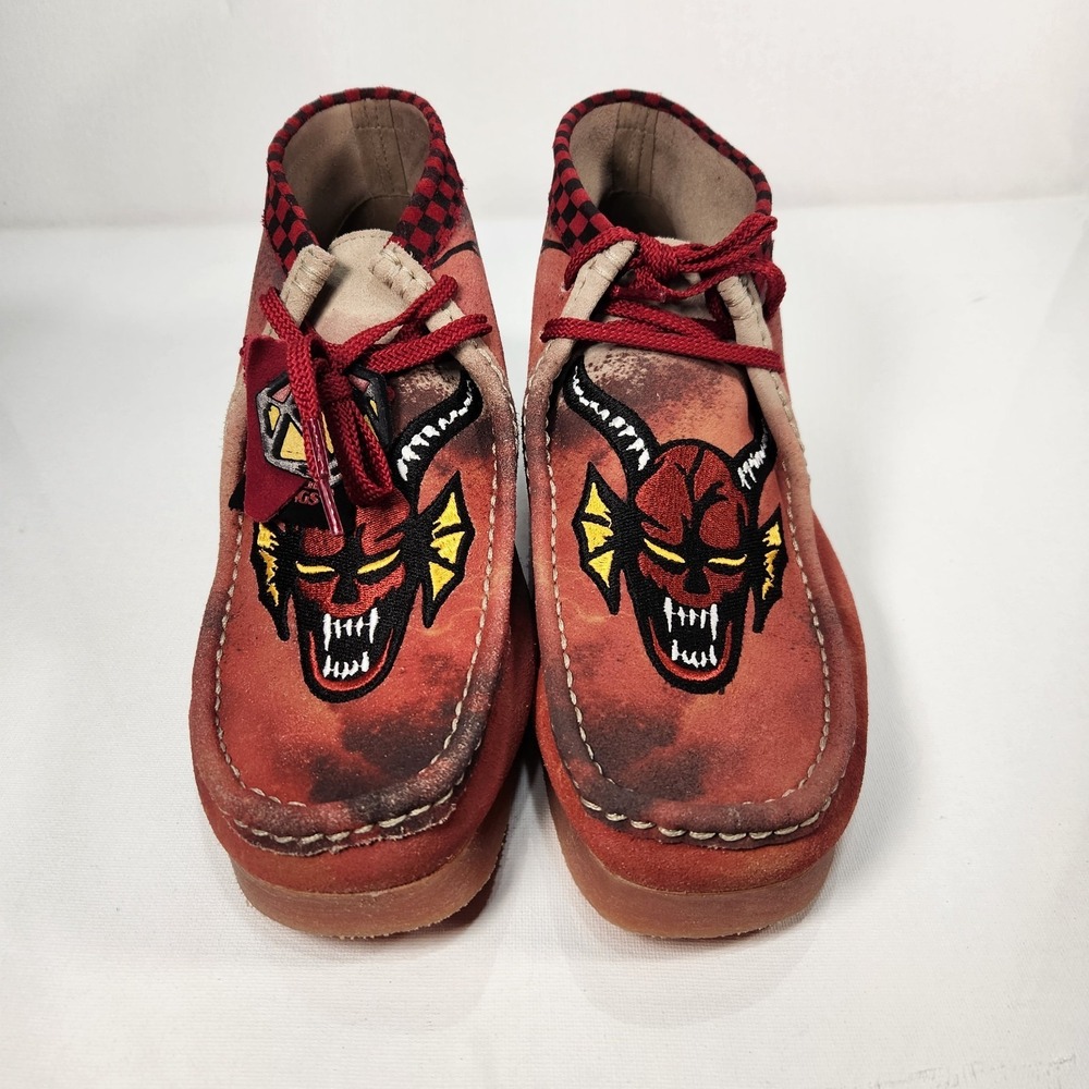Clarks Wallabee‎ Evo Stranger Things Hell Fire Club Mens Shoe Size 12 Dark Sand
